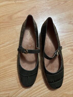 Vionic Dark Olive Croc-Embossed Mary Jane Flats with Buckle